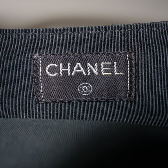 Vtg Chanel Satin Matelasse Clutch Handbag Made In France, Size 9.5 in x 11.75 in - Picture 5 of 16